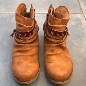 Maurice’s size 6 booties